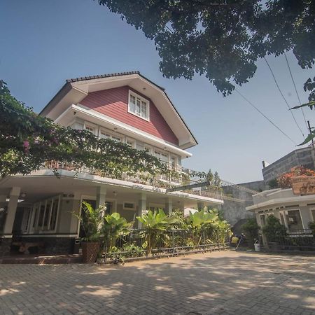 Hotel Front One Boutique Baluran Malang Esterno foto