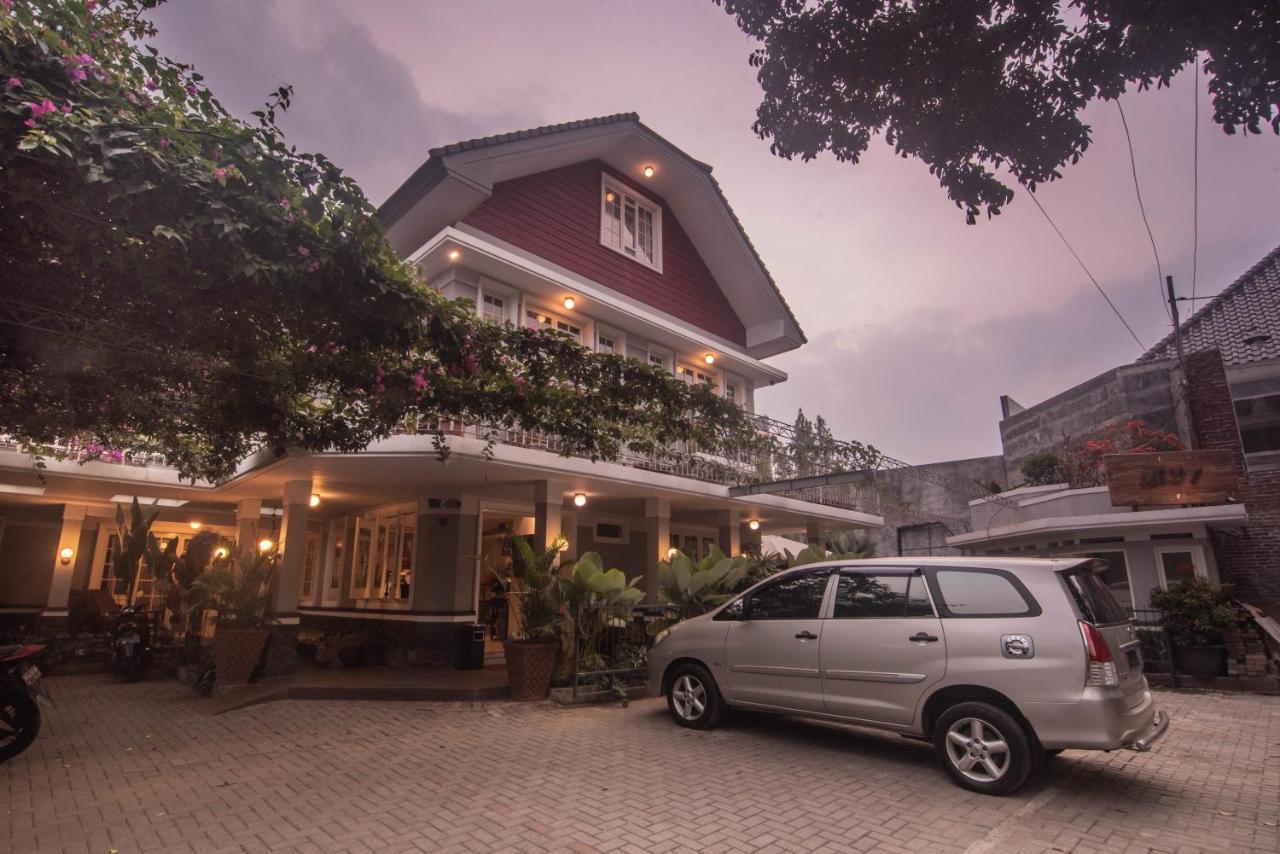 Hotel Front One Boutique Baluran Malang Esterno foto